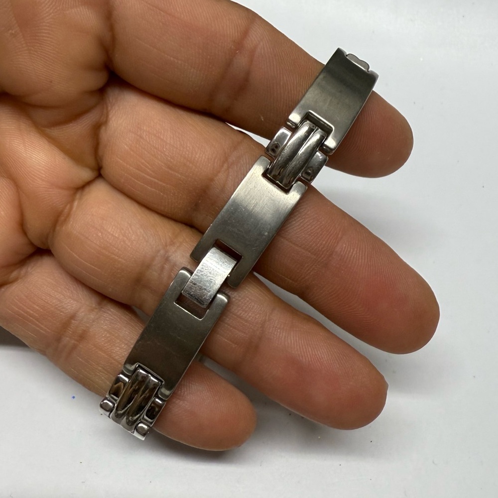 Men’s 8.3/4” stainless steel bracelet. High quality . Macy’s - Picture 2 of 3